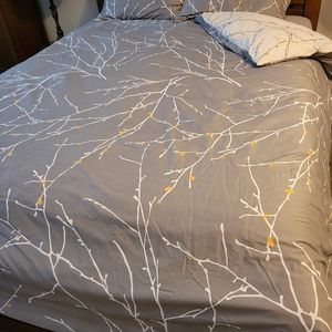 Full/queen duvet cover with 2 shams